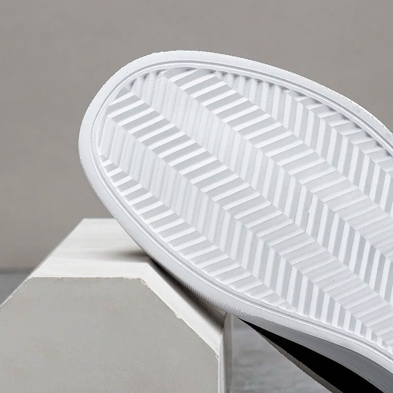Vestralo Passero tassel loafers, flexible white cupsole tread detail